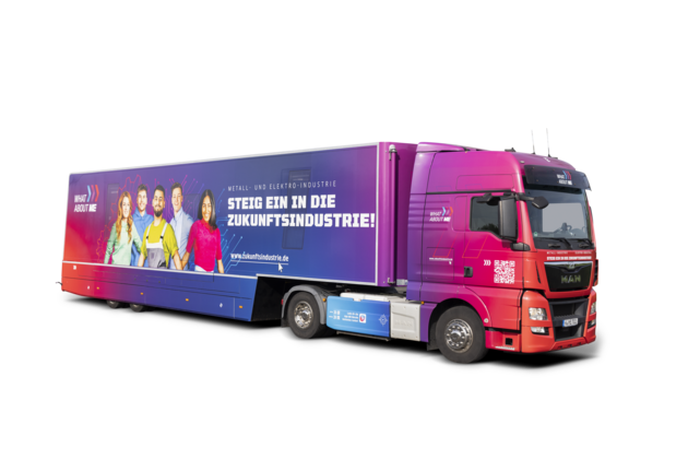 M+E-InfoTruck Seitenansicht